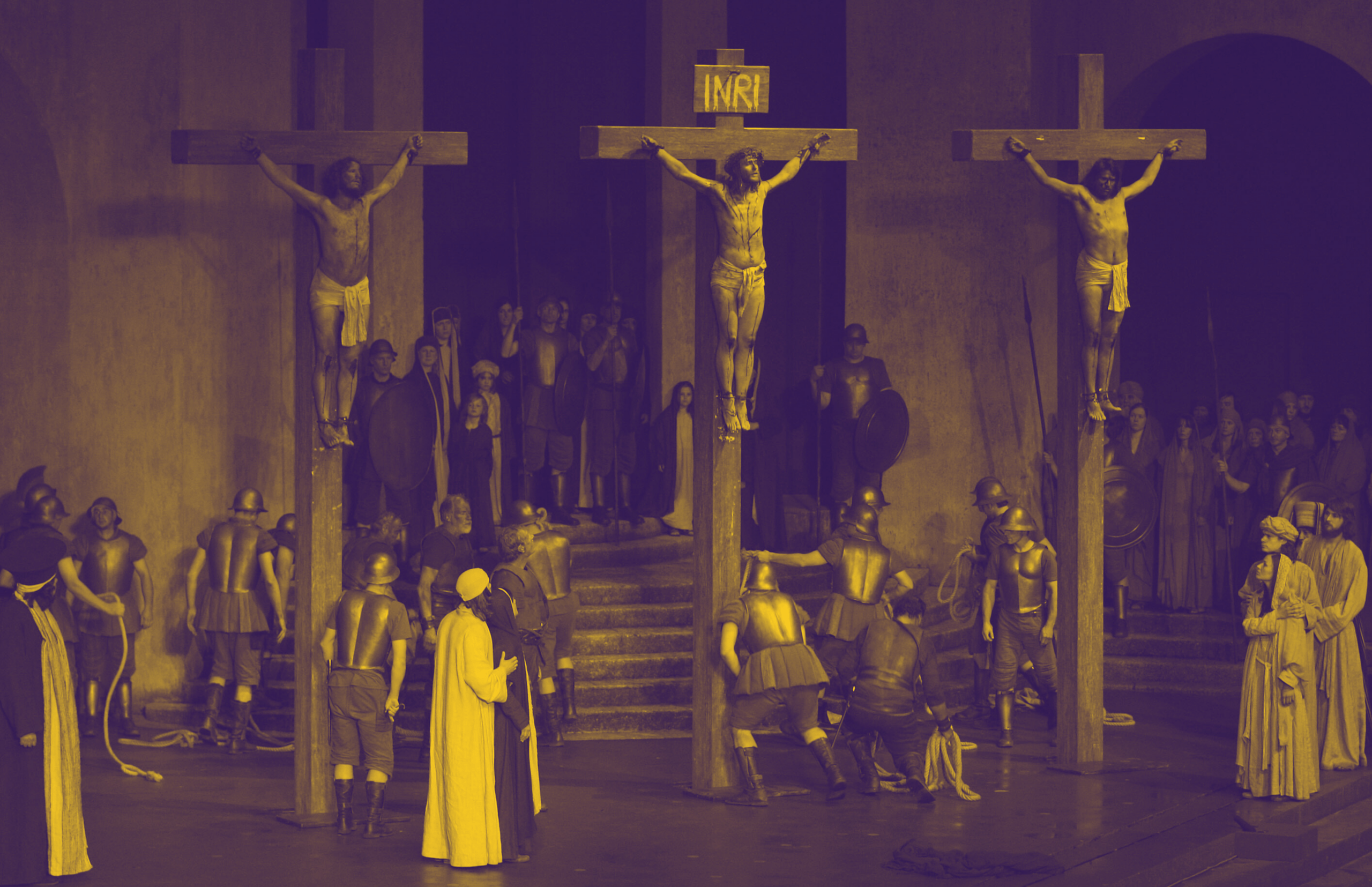 Die Aufnahme zeigt die Kreuzigungsszene aus der Generalprobe für die Oberammergauer Passionsspiele 2010.